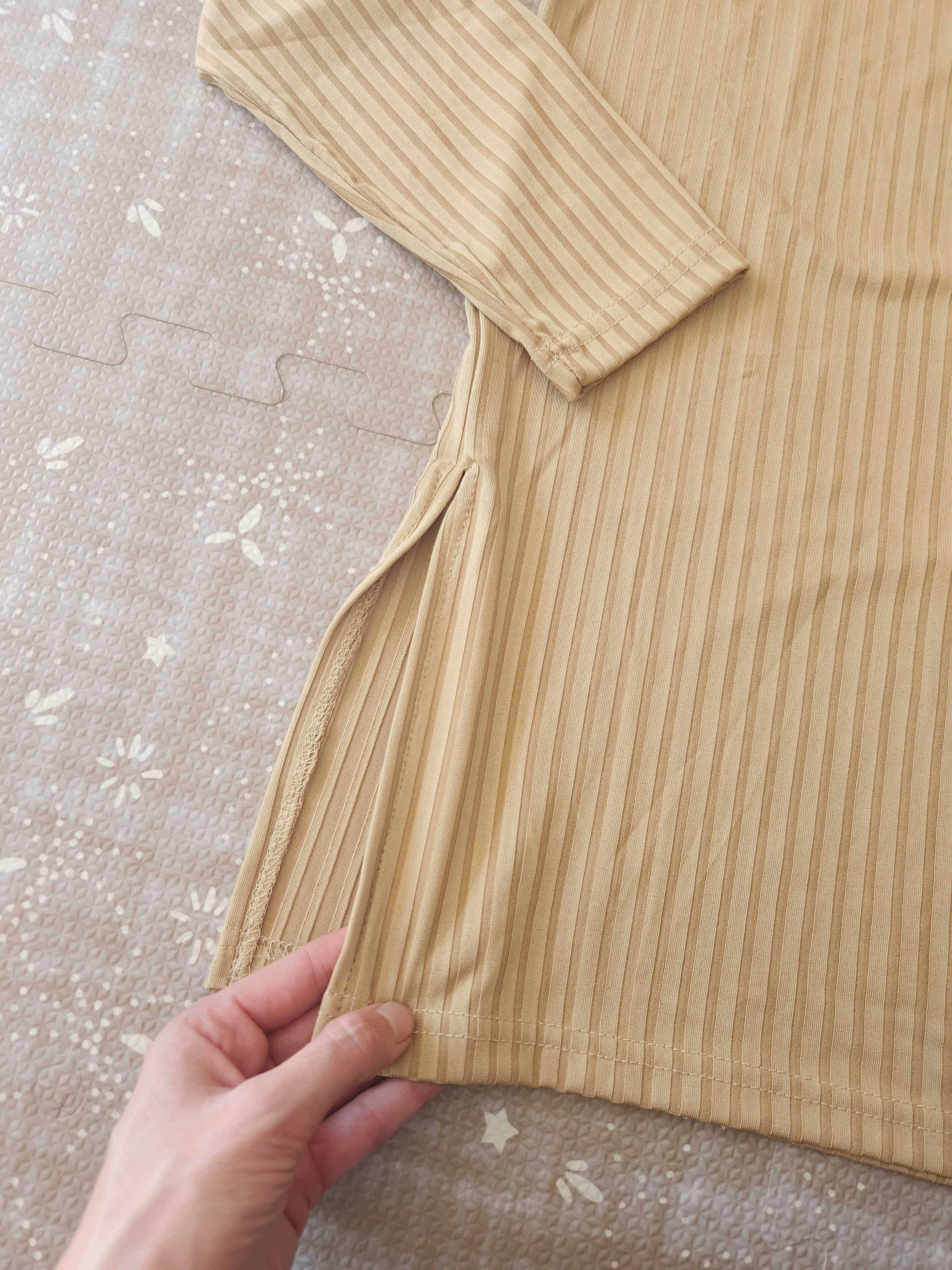 "Basic B" Side Slit Ribbed Maternity Top